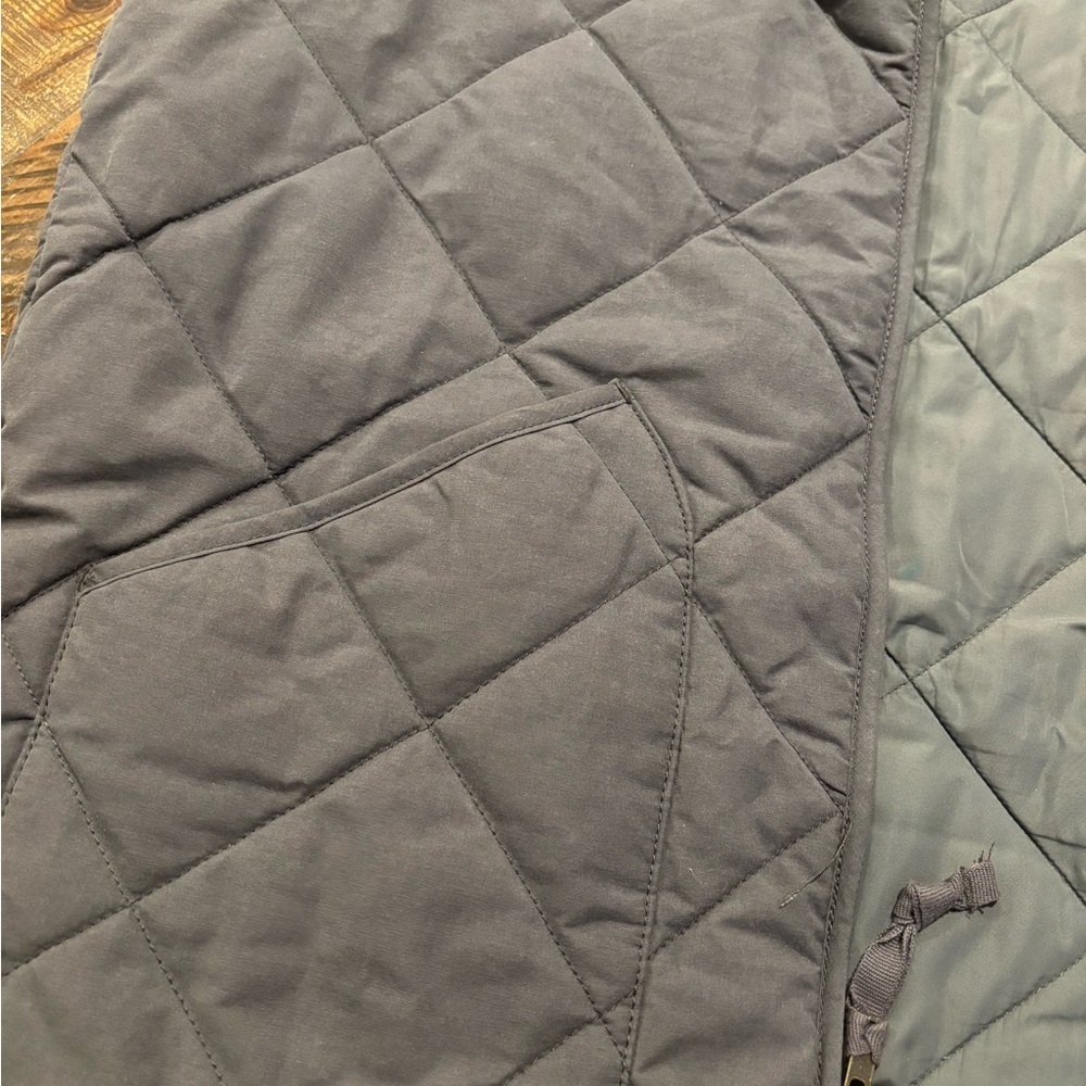 J. Crew Mercantile Charcoal Quilted Vest in size women’s Large .Great condition! - Picture 12 of 14